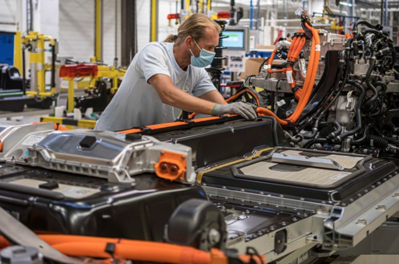Volvo triples electric production in Ghent and will build V40 successor