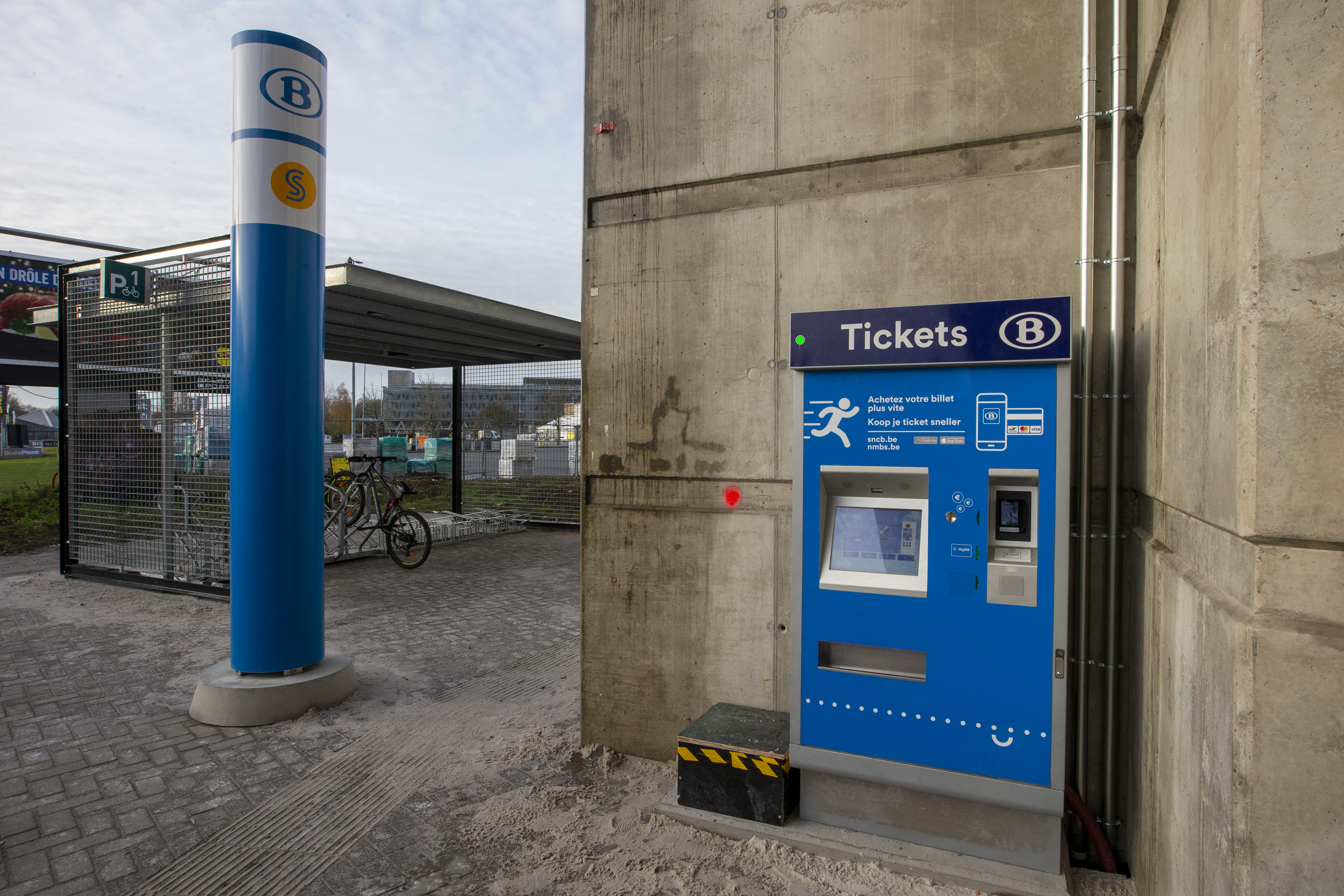 NMBS/SNCB closes 44 ticket offices