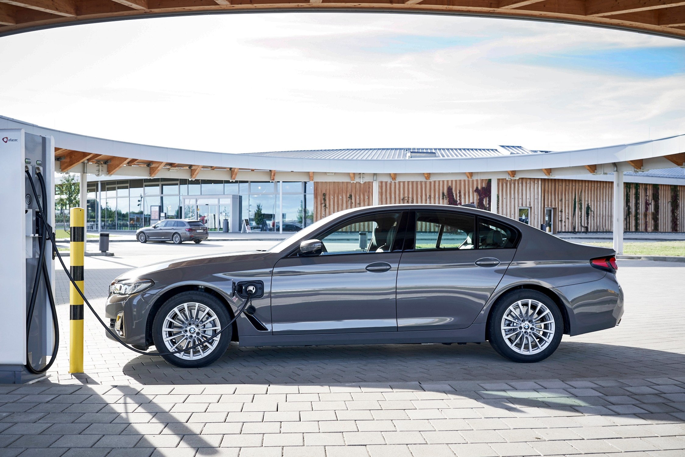 Les immatriculations de voitures ont baissé d'un quart, BMW est numéro un en Belgique
