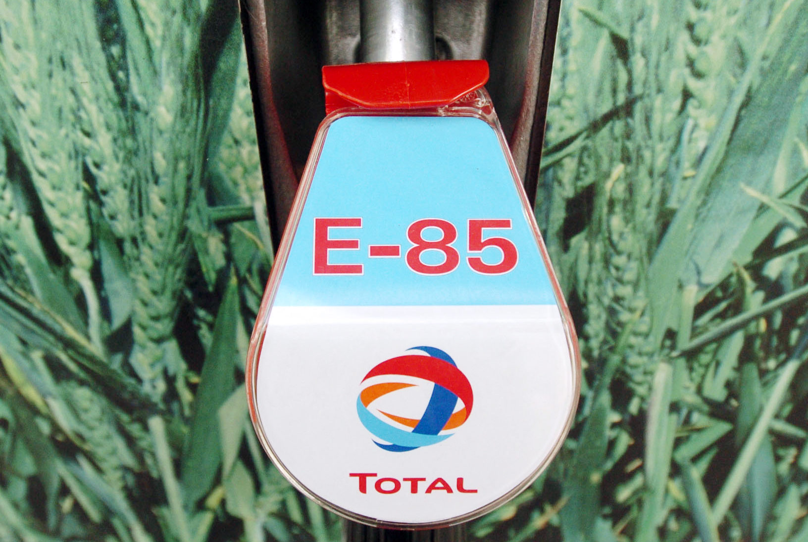 France : le carburant E85, moins cher et plus écologique, a le vent en poupe