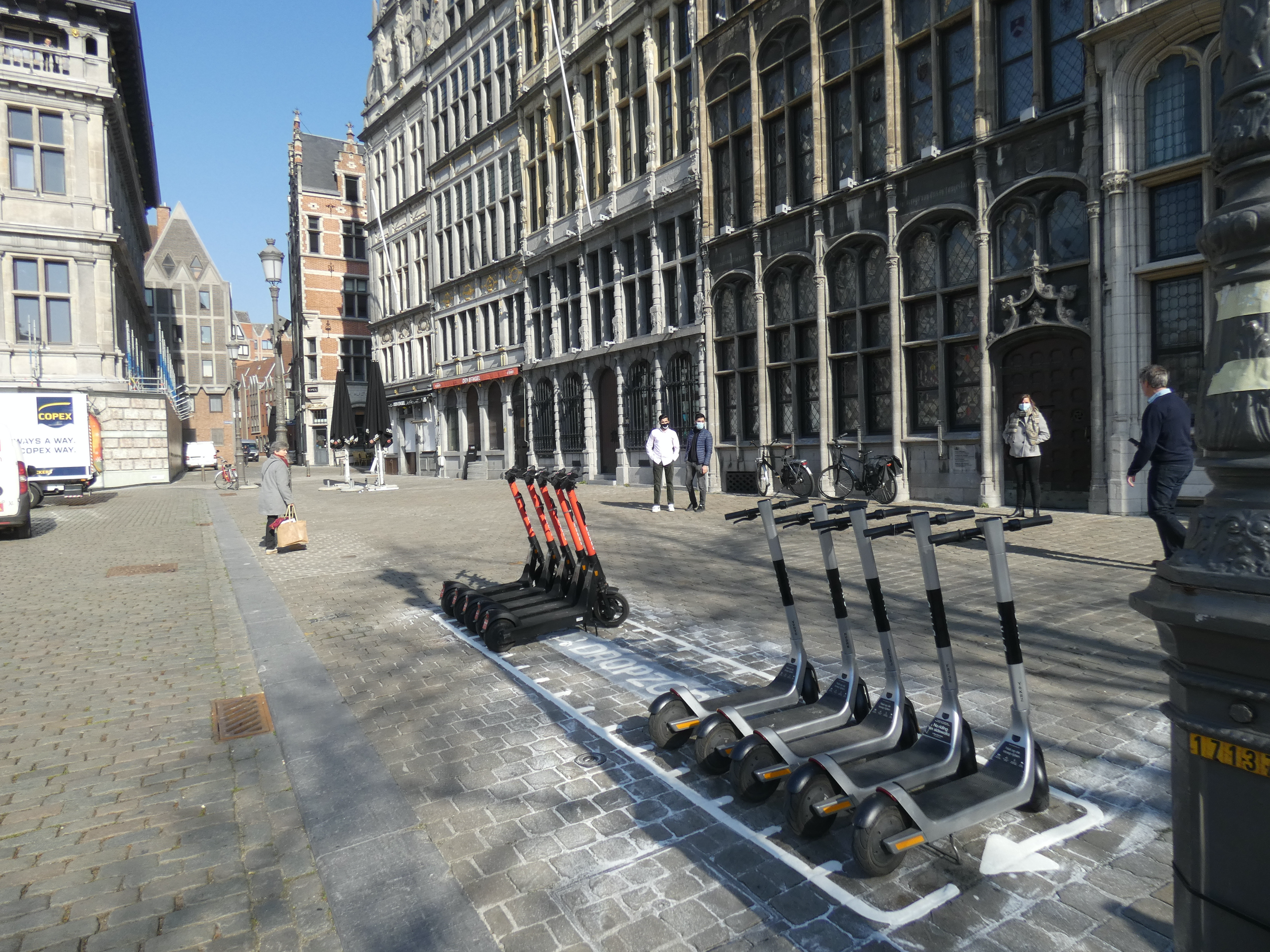 Anvers délimite des "zones de dépôt" pour les e-steps
