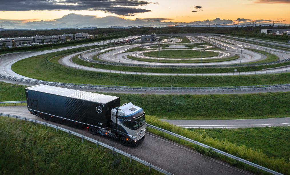 Mercedes-Benz GenH2 truck bereidt zich voor op testen op de weg (update)