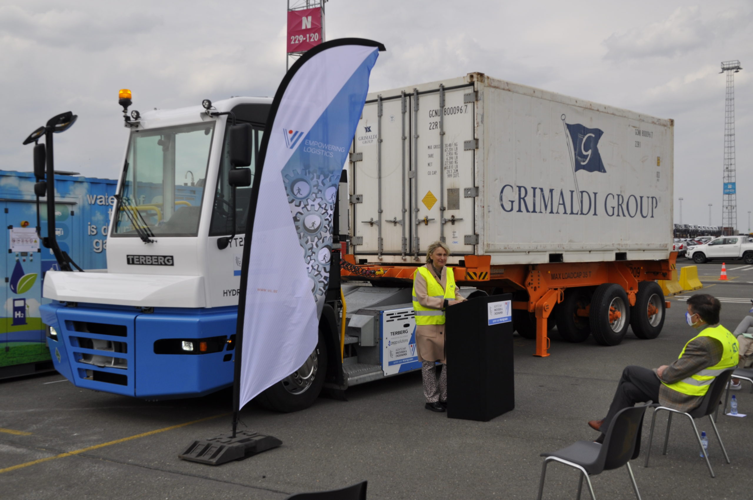 Flanders demos use of hydrogen for terminal tractors of the future
