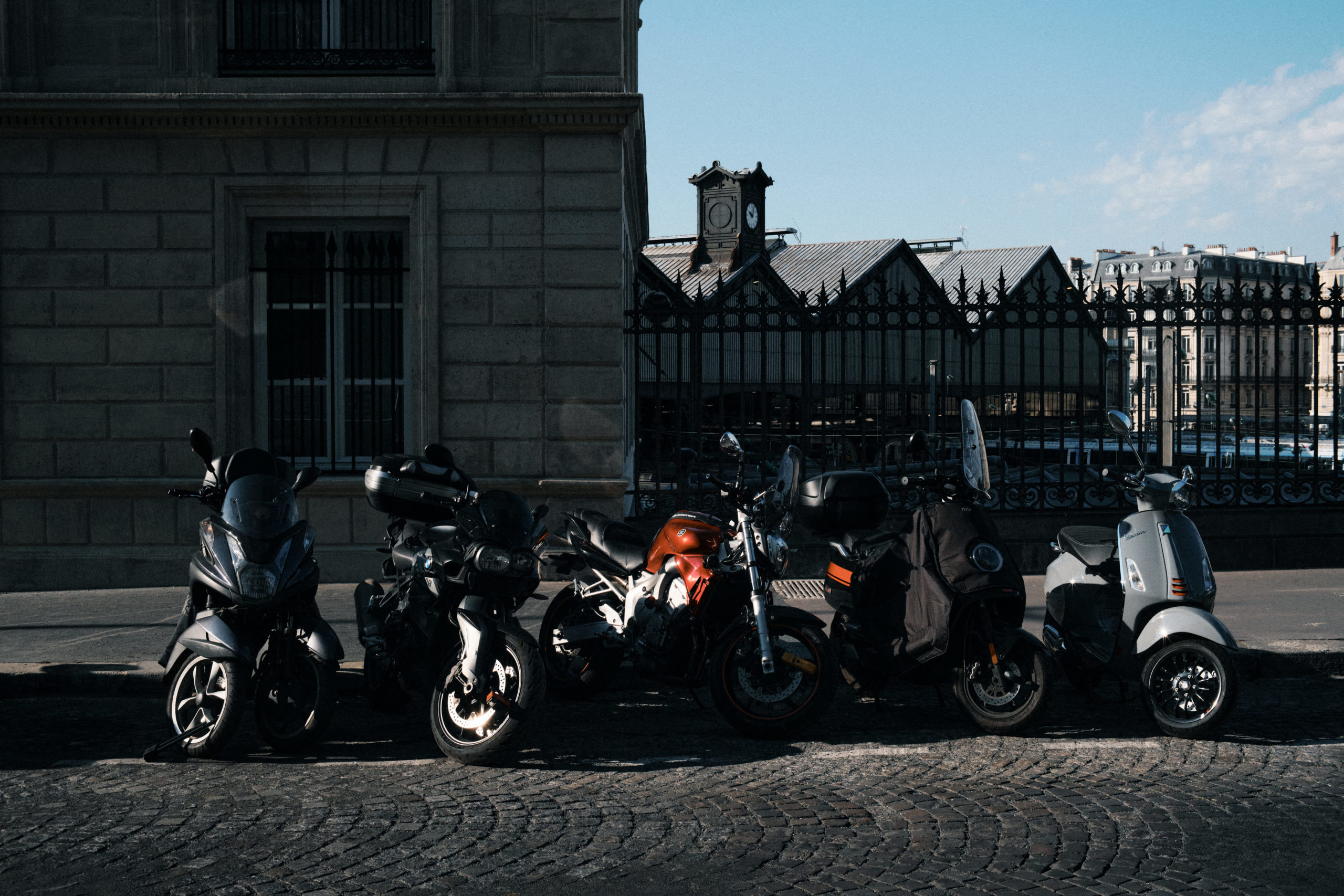 Paris impose des taxes sur le stationnement des motos