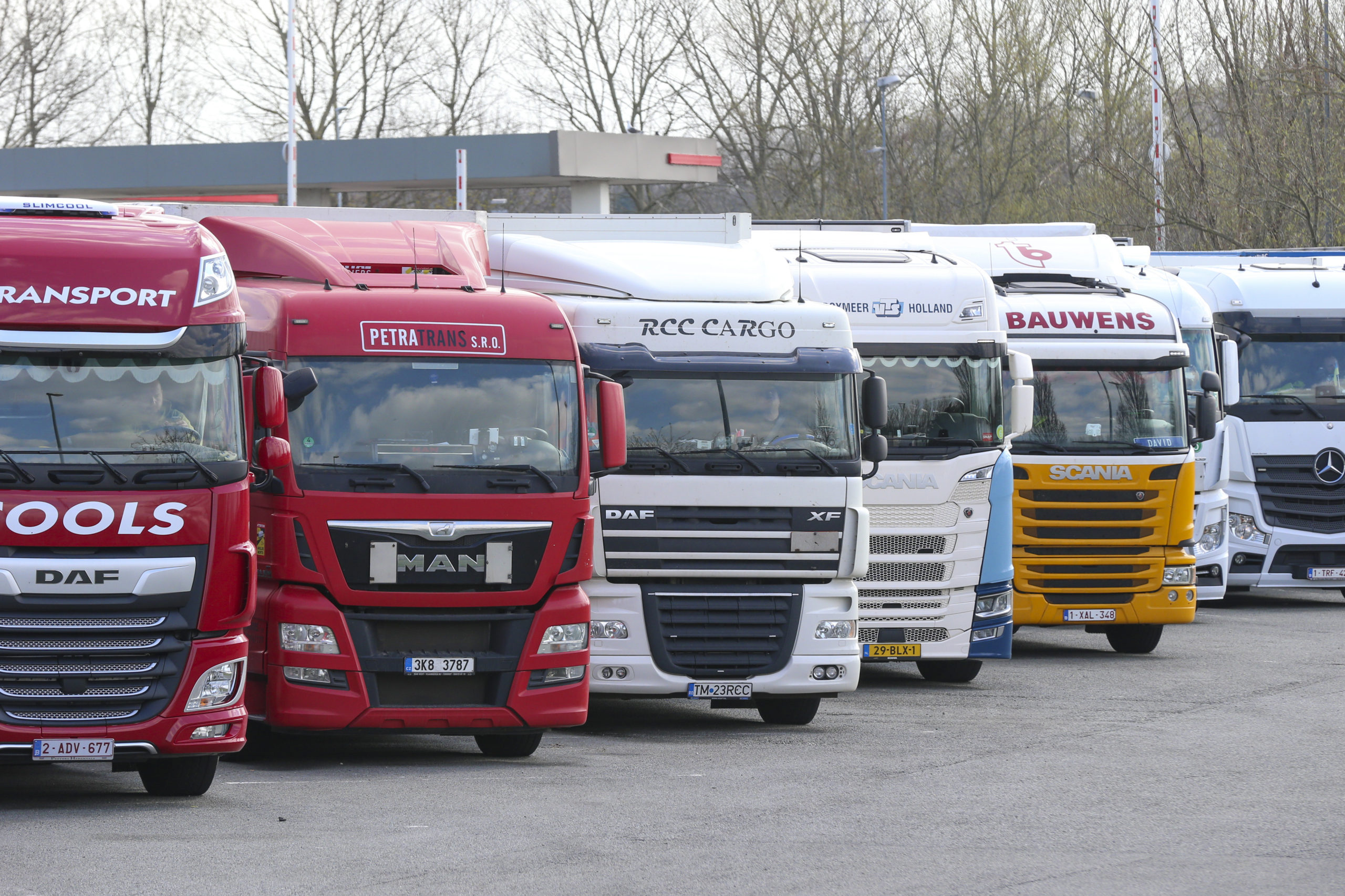 ACEA brengt benodigde stop- en oplaadlocaties voor e-trucks in de EU in kaart
