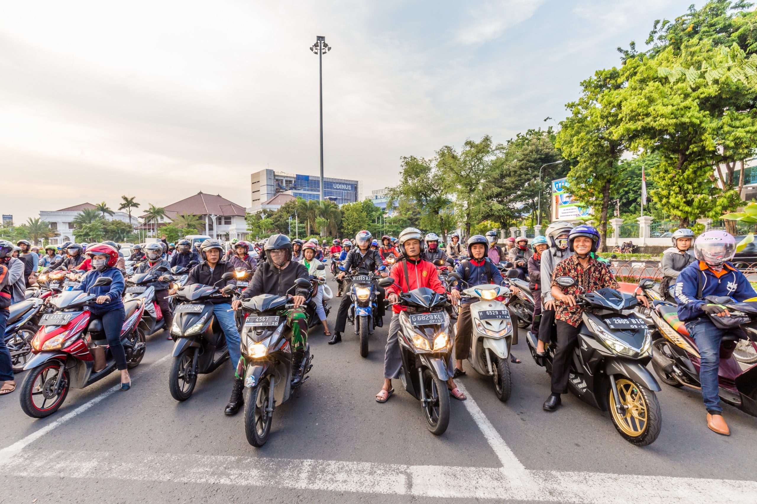 L'Indonésie va convertir les motos à carburant en motos électriques