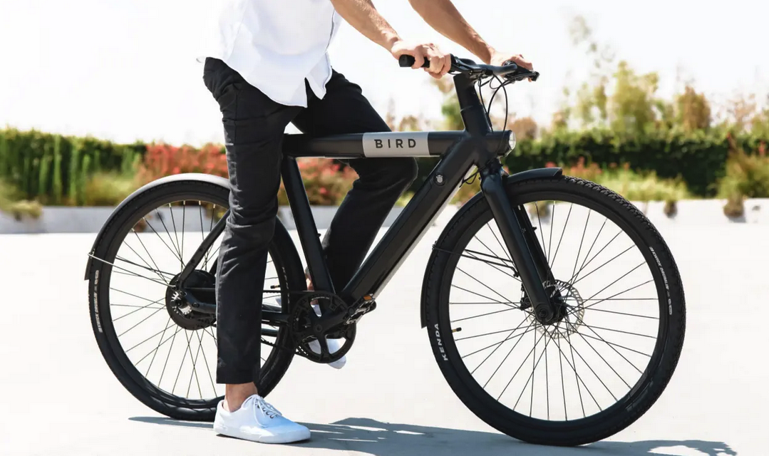 Bird va commercialiser sa propre marque de vélos électriques connectés