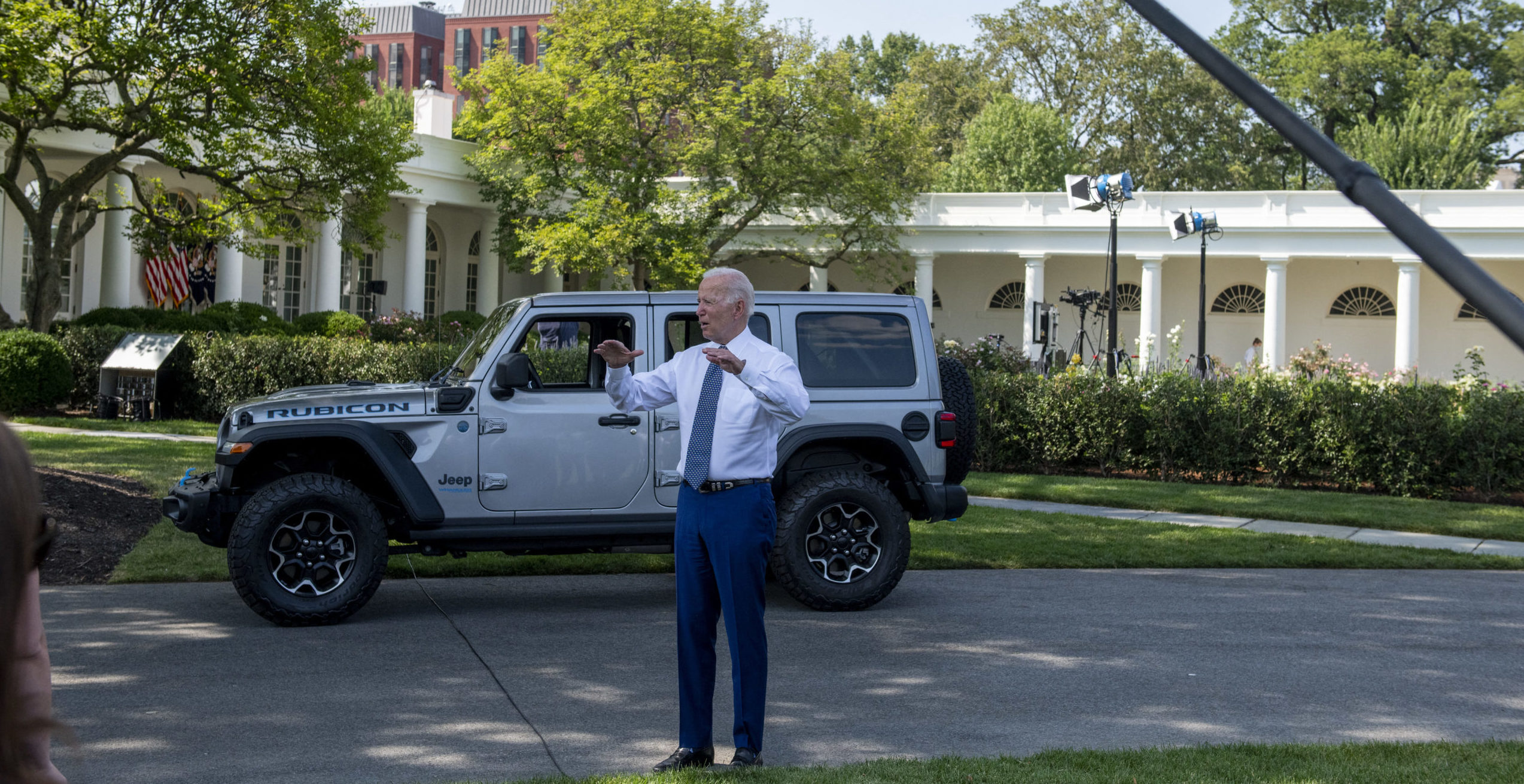 Biden joins growing number of countries with EV incentives (update)