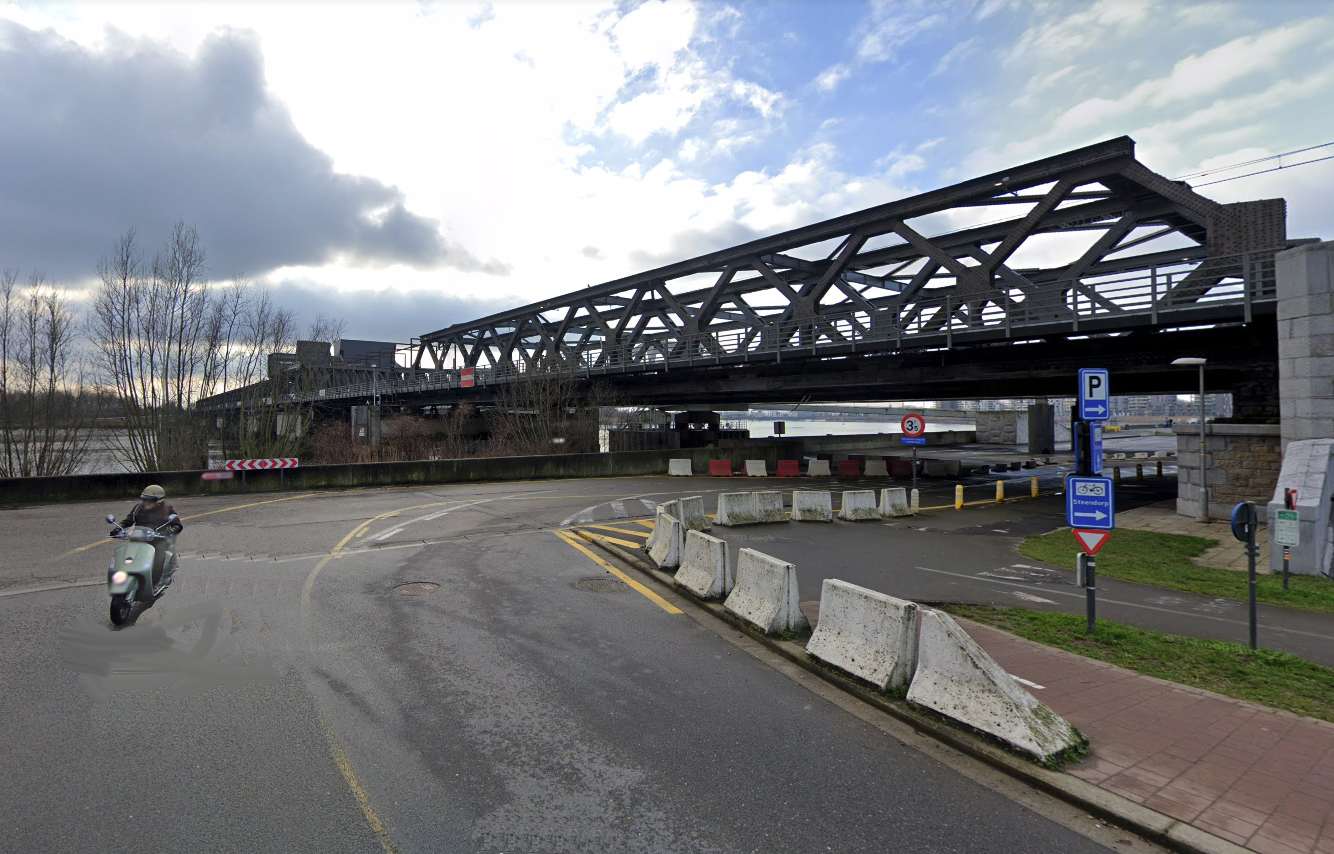 Infrabel rénove le plus long pont ferroviaire de Belgique à Temse