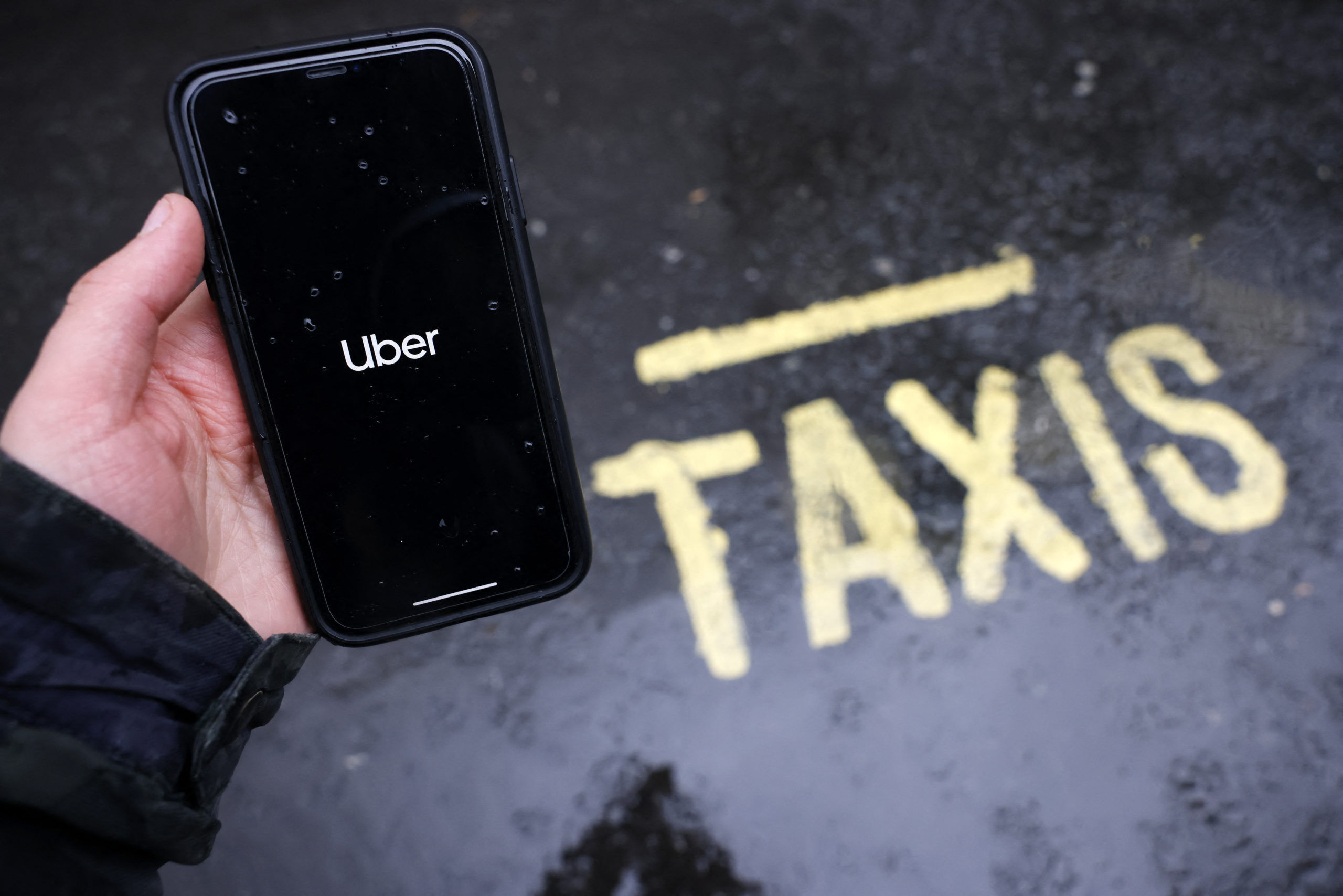 Brusselse taxisector 'klaar om 600 Uber-chauffeurs aan te werven'