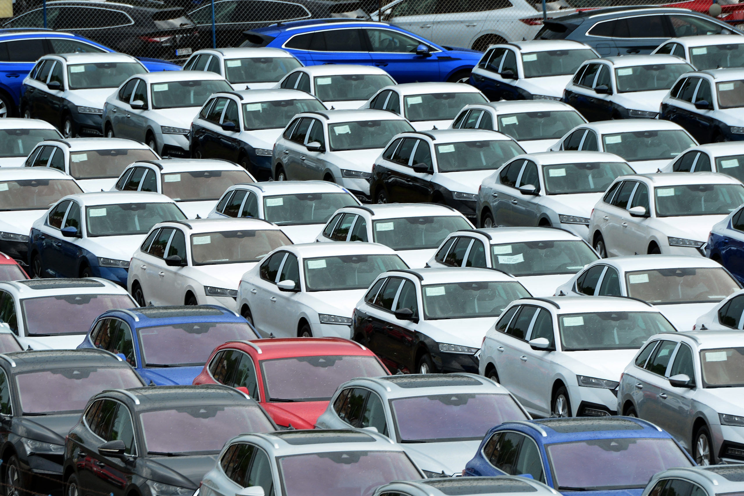 Les ventes de voitures neuves continuent de souffrir (mise à jour)