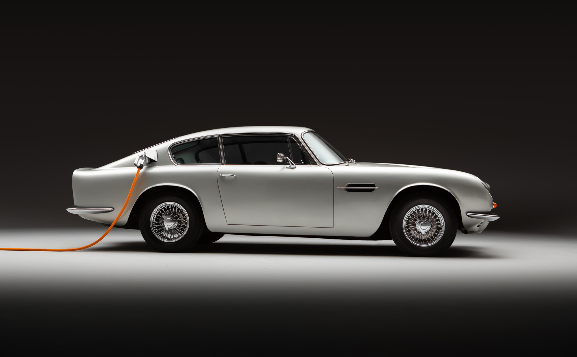 Klassieker opgeladen voor de toekomst: volledig elektrische Aston Martin DB6