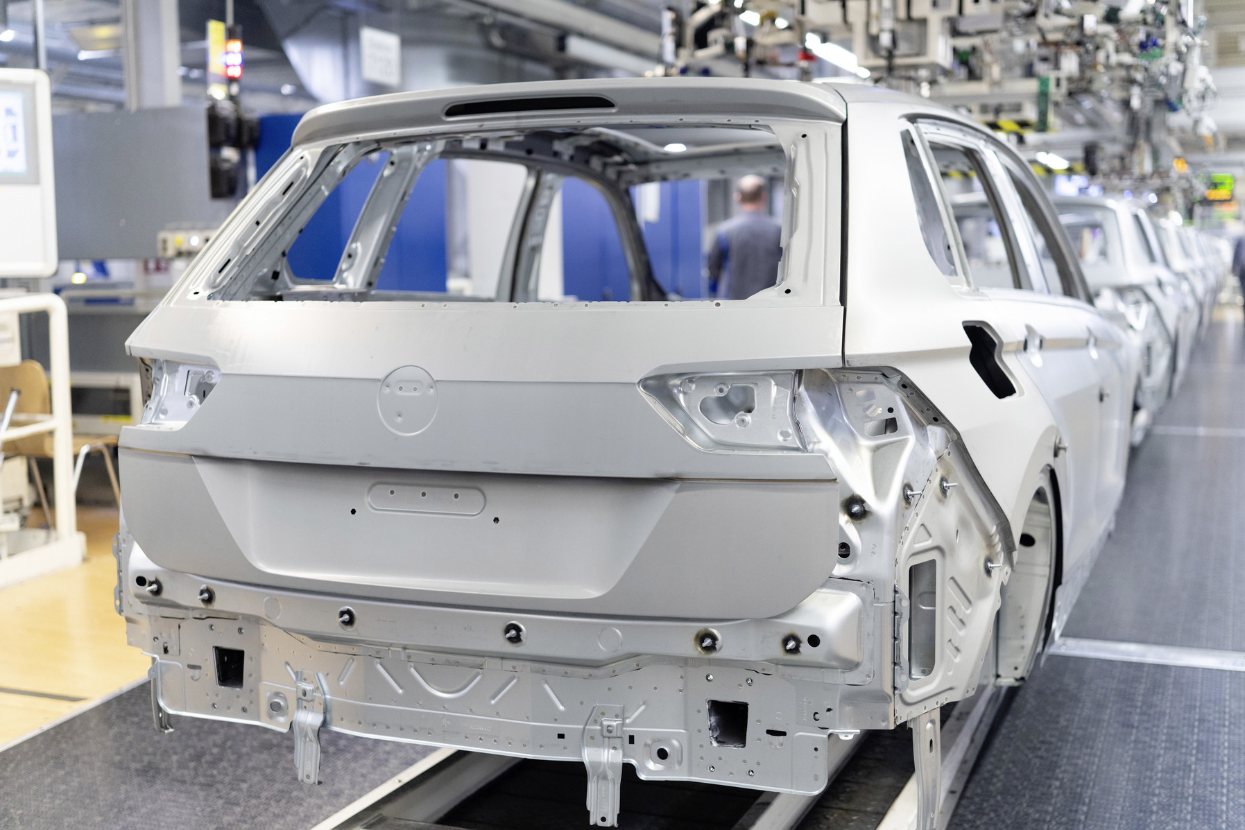 Tekort aan chips: Volkswagen, Stellantis en Ford pauzeren productie
