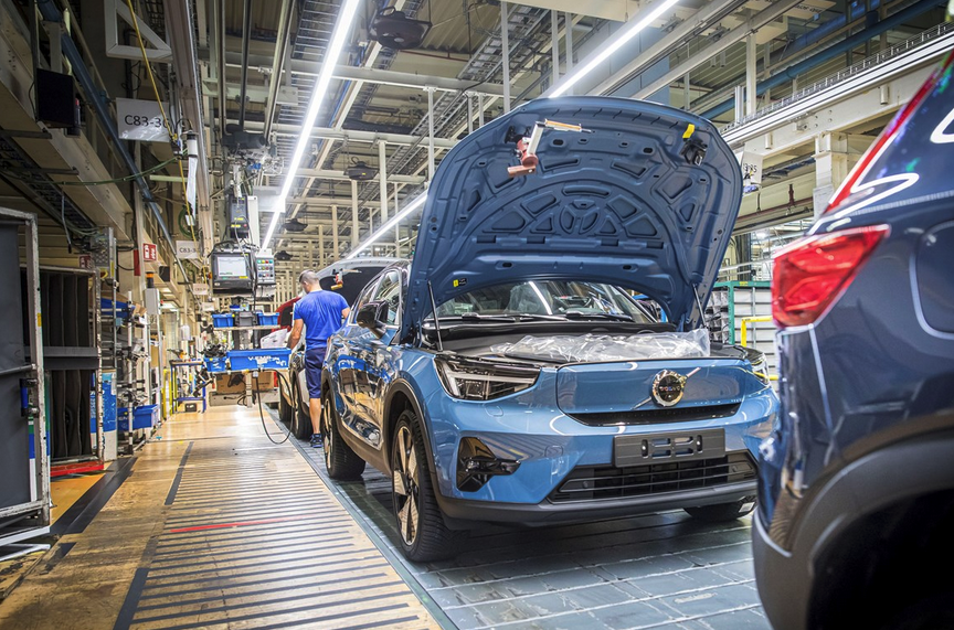 Volvo’s first C40s Recharge roll from Ghent assembly line