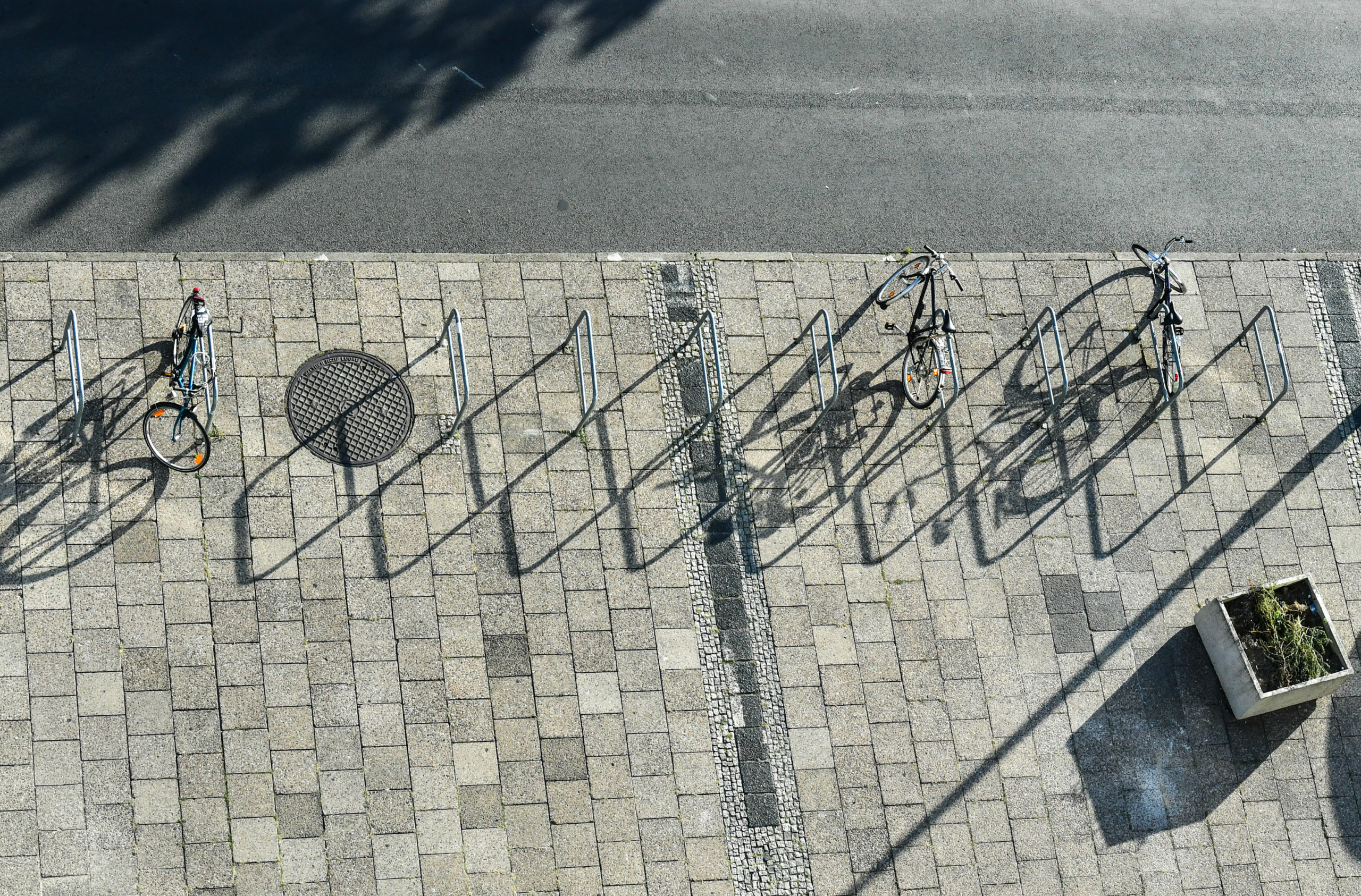 Bruxelles : 155 places de parking remplacées par des supports pour vélos