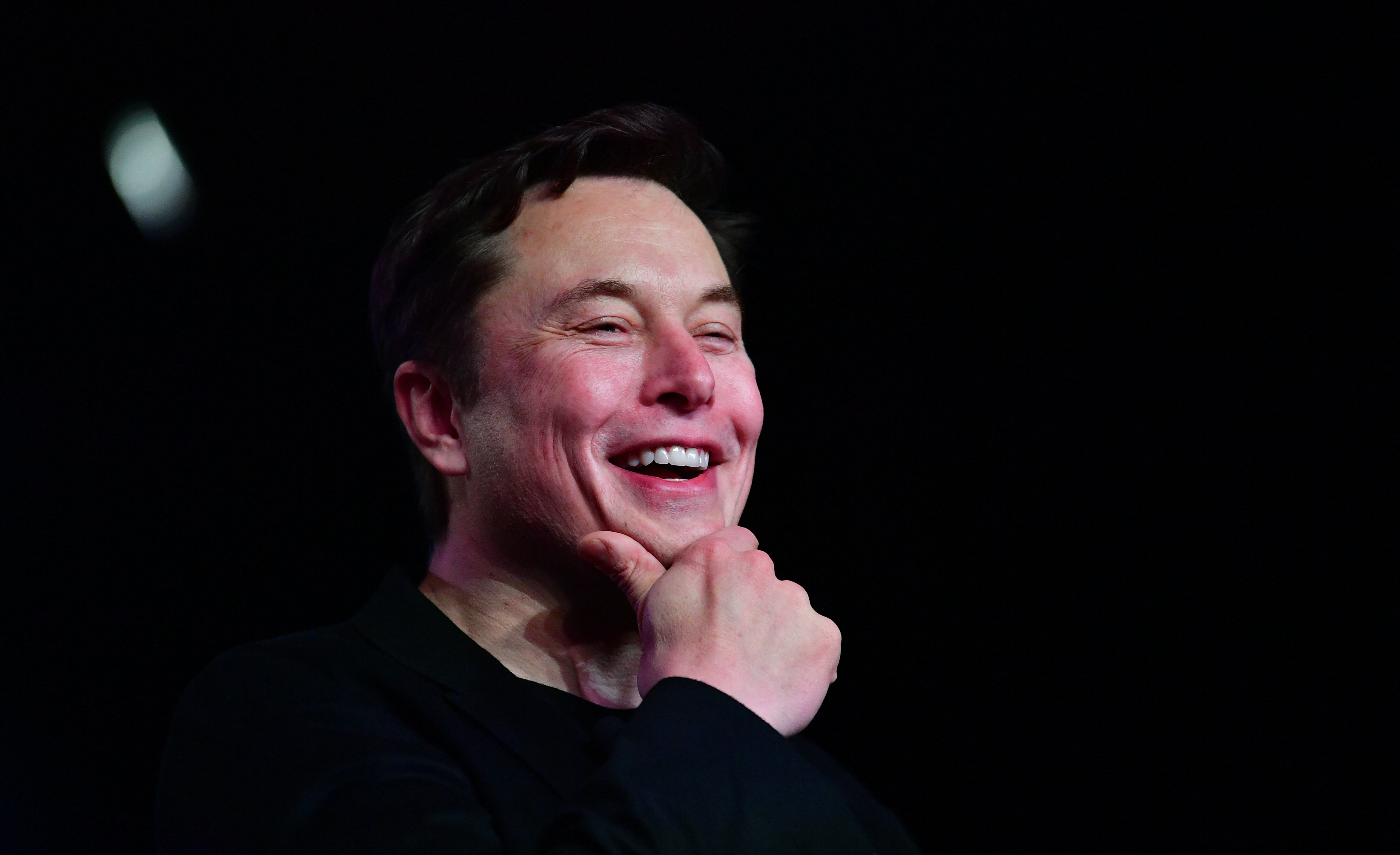 Musk lets Twitter users vote to sell his Tesla shares