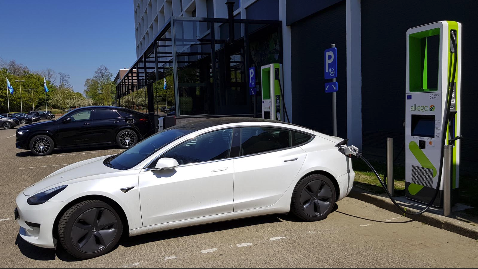 Allego to roll out 2 000 fast-chargers in France at Carrefour