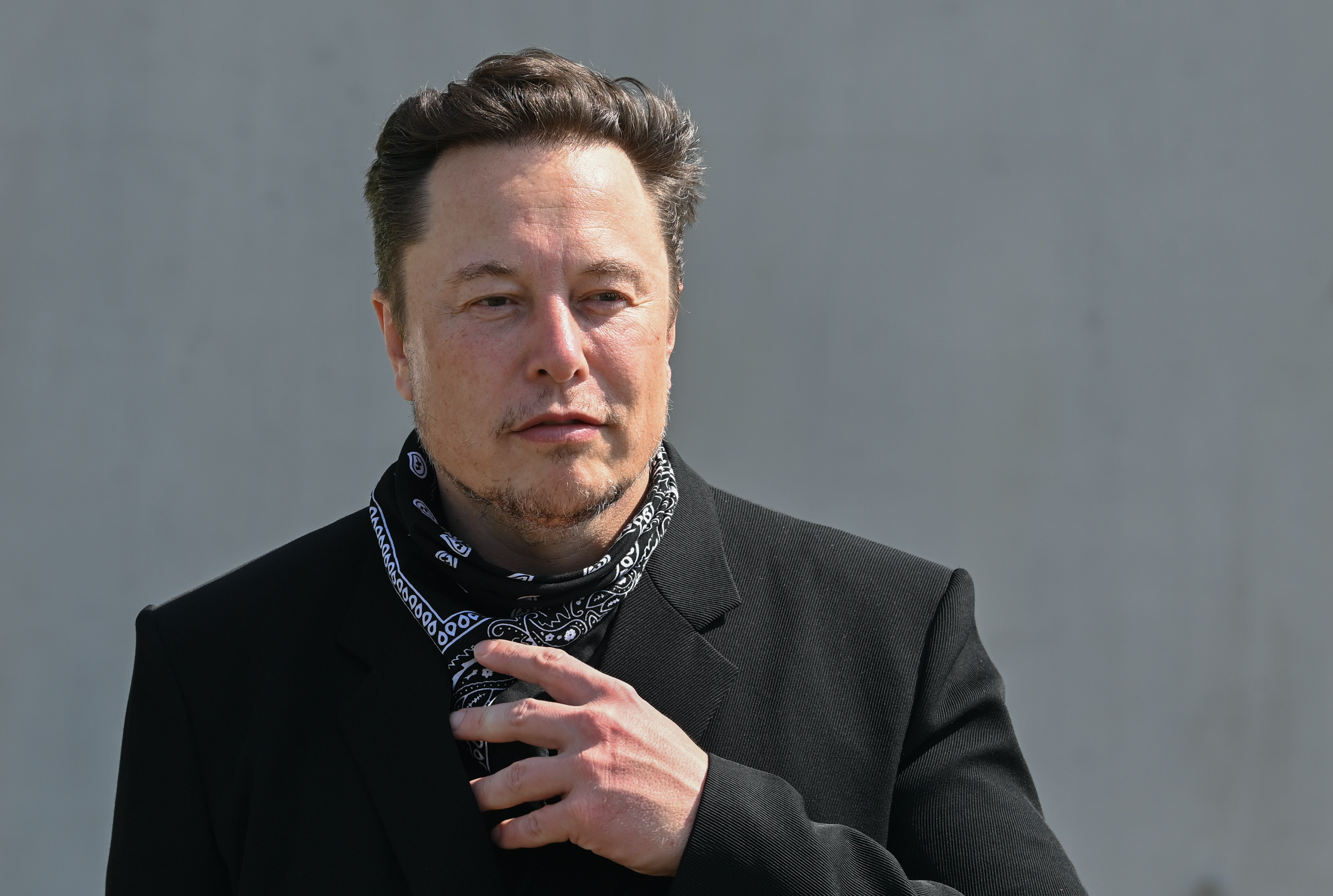 Musk sells Tesla shares worth 7 billion dollars