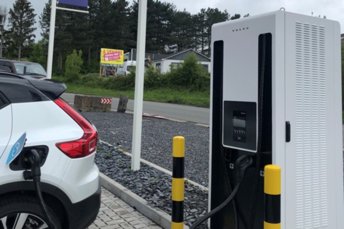 Volvo Car Belux installs fast-chargers at the dealers