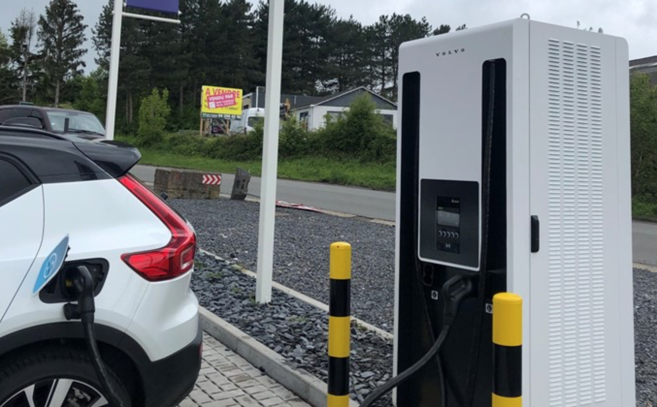 Volvo Car Belux installs fast-chargers at the dealers
