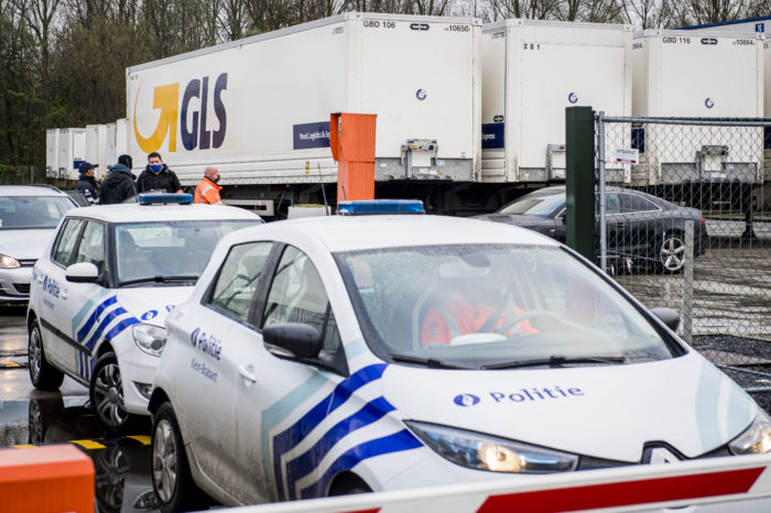 Super police check targets Brussels vans and public transport vehicles