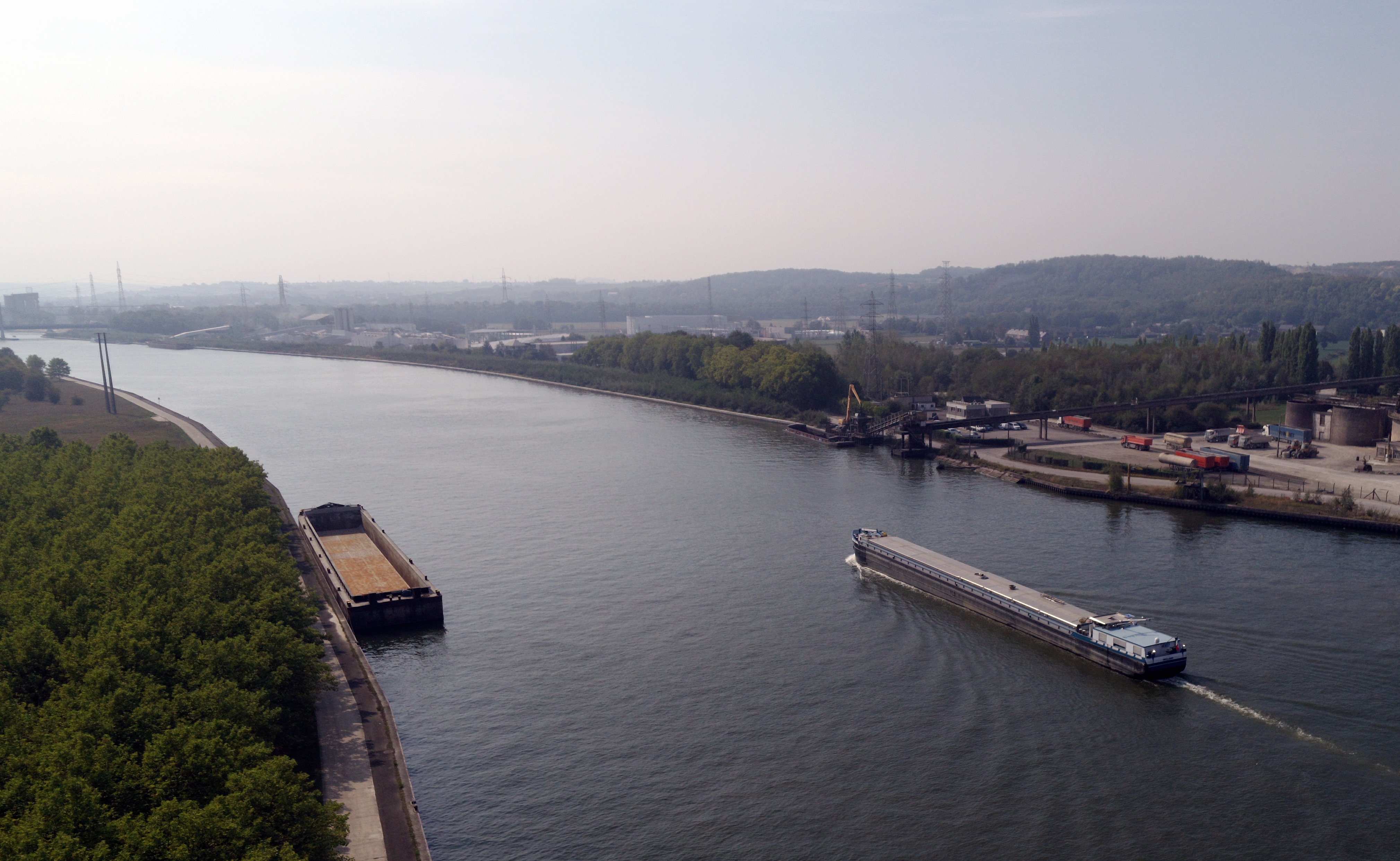 Un million de conteneurs transportés par voie fluviale en Flandre