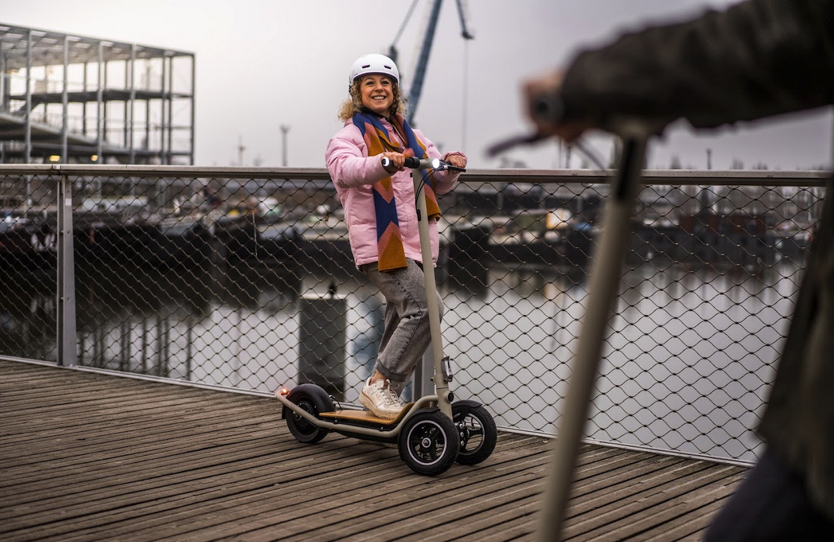La start-up gantoise Taito présente un scooter électrique à trois roues