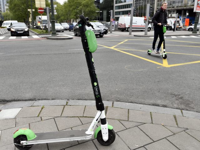 Bruxelles attribue des zones de dépôt pour les scooters électriques