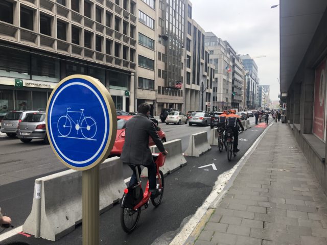 Report du projet de test des voies à la rue Belliard à Bruxelles