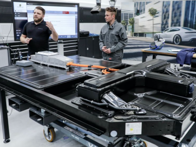 Porsche starts repairing batteries on the workshop floor