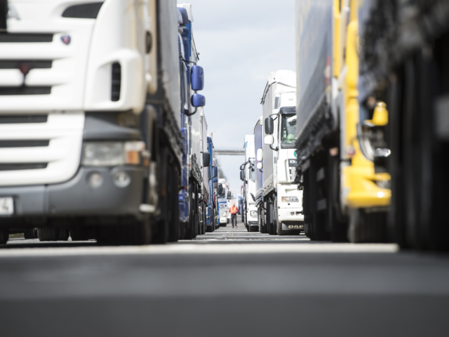 La part des camions sur les routes belges atteint un niveau record