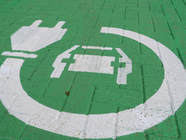 Le gouvernement bruxellois subventionne les infrastructures de recharge dans les parkings privés