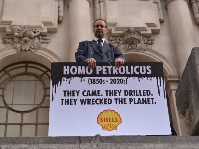 Les actionnaires soutiennent le plan climatique de Shell à l'issue d'une assemblée annuelle mouvementée