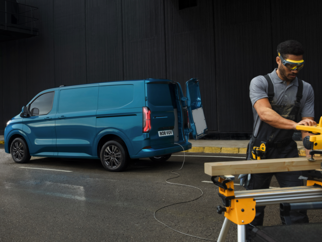 Ford onthult zijn tweede volledig elektrische bestelwagen: E-Transit Custom