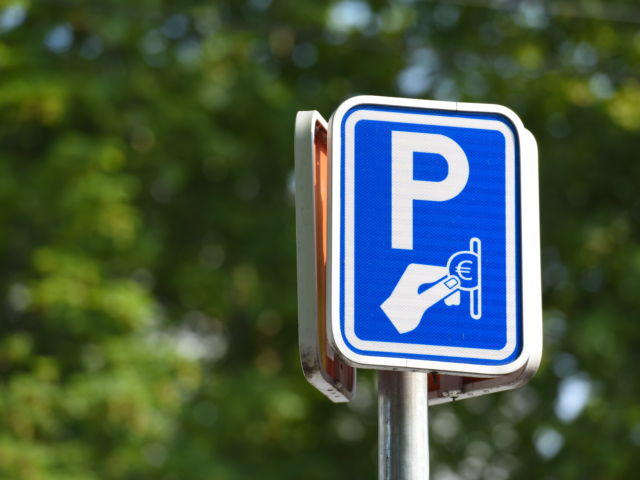Nieuwe parkeerverordening voor Brussel gestemd (update)