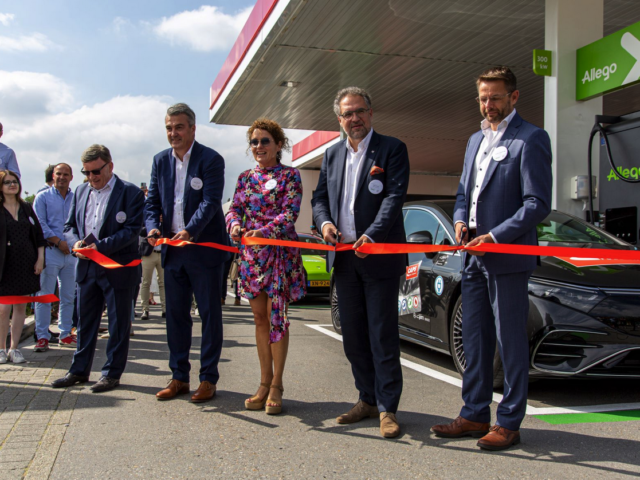 Première belge : une station d'énergie fossile convertie en station de recharge rapide pour VE