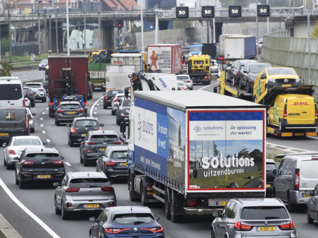 Nederland bereidt zich voor op betalen per kilometer in plaats van wegenbelasting