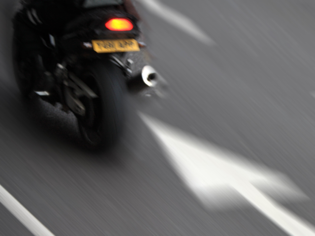 Brussels parlement debatteert over geluidsoverlast motorfietsen