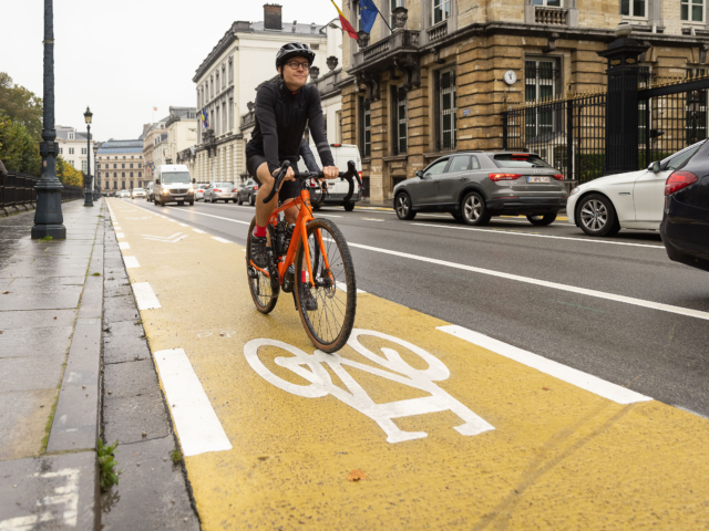 Brussel: 40 km tijdelijke 'corona'-fietspaden blijven permanent