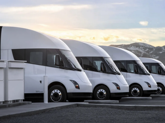 Tesla's eerste leveringen Semi trucks 'eind dit jaar'