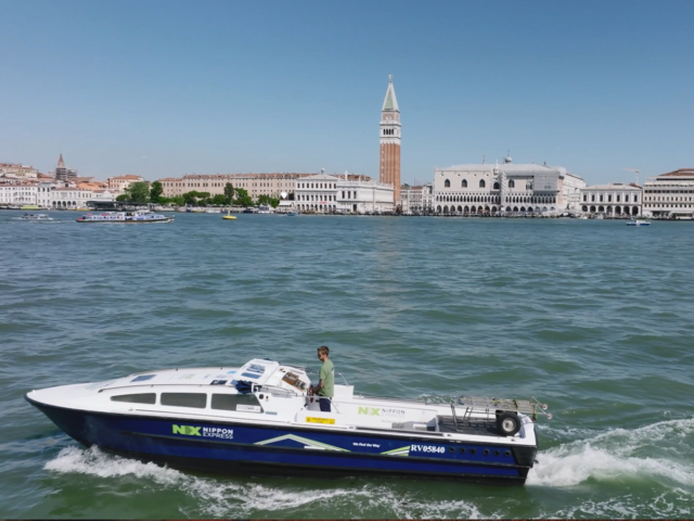 Delivering Venice by hydrogen-powered boats