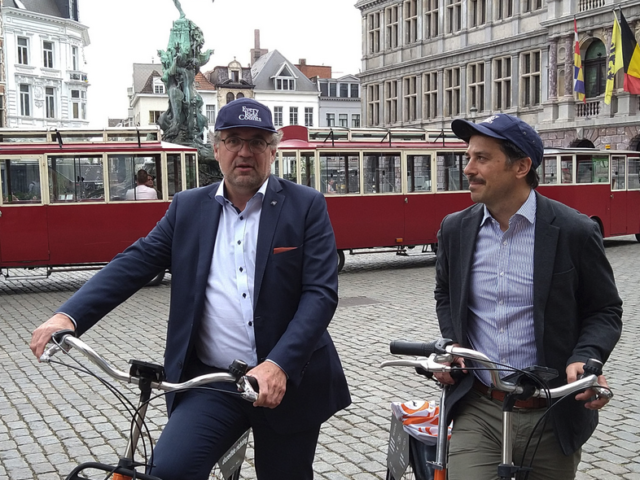 Donkey Republic launches first of 1.650 shared e-bikes in Antwerp