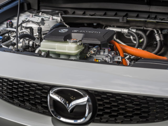 Mazda et les fabricants de carburants demandent à l'UE de maintenir le moteur à combustion interne en vie après 2035