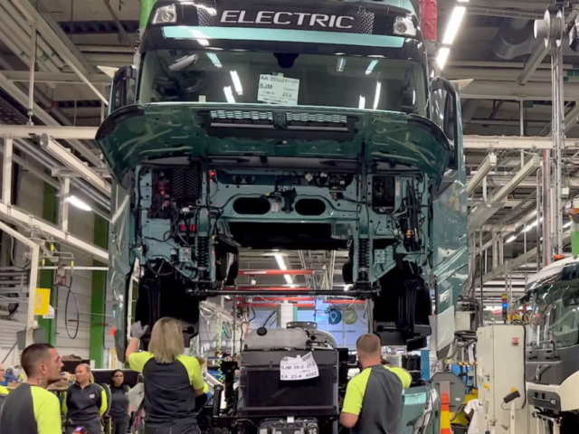 Volvo start serieproductie van zware elektrische 44-tons trucks