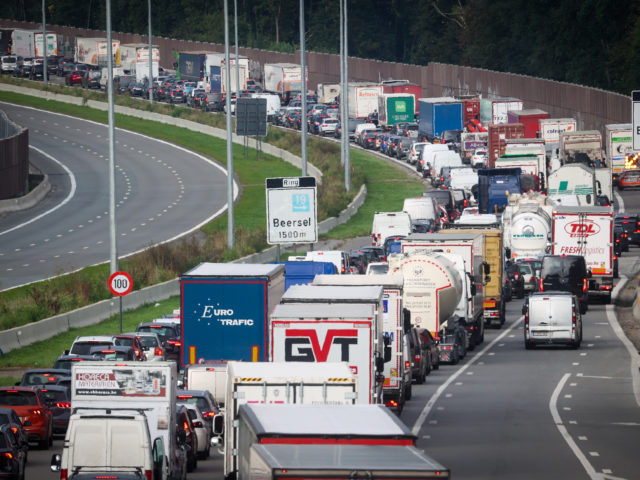 Verkeer en houtverbranding verhogen luchtvervuiling in Vlaanderen