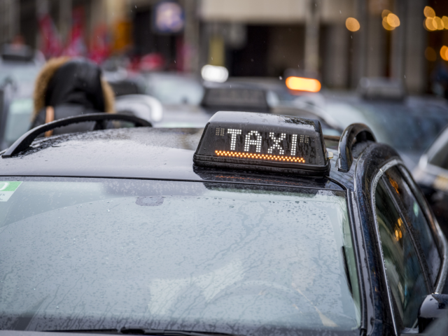 Uber opent app voor klassieke taxi's in Brussel