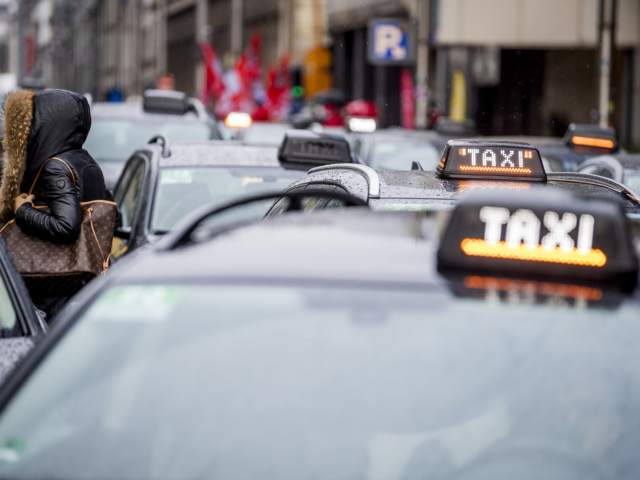 Les syndicats engagent une action européenne contre Uber