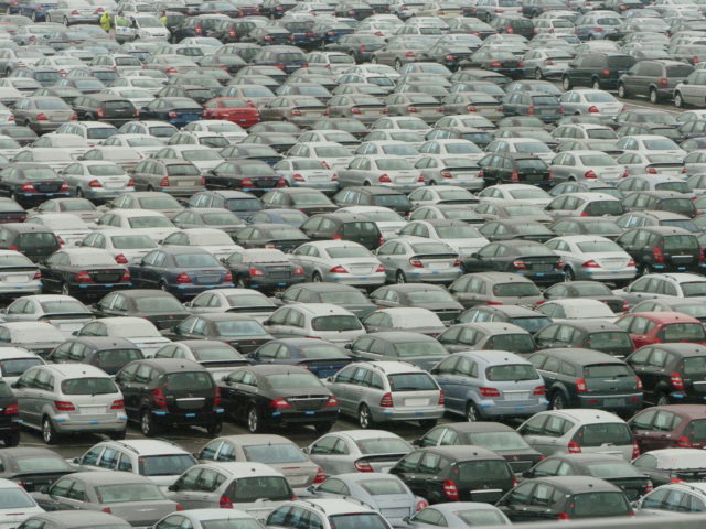 Greenpeace : "L'industrie automobile dépasse de loin l'objectif de 1,5°C pour le réchauffement de la planète".
