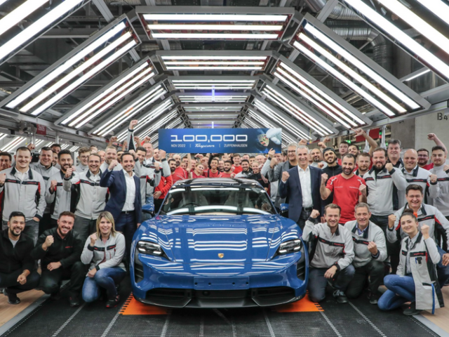 Zuffenhausen rondt kaap van 100.000ste Porsche Taycan