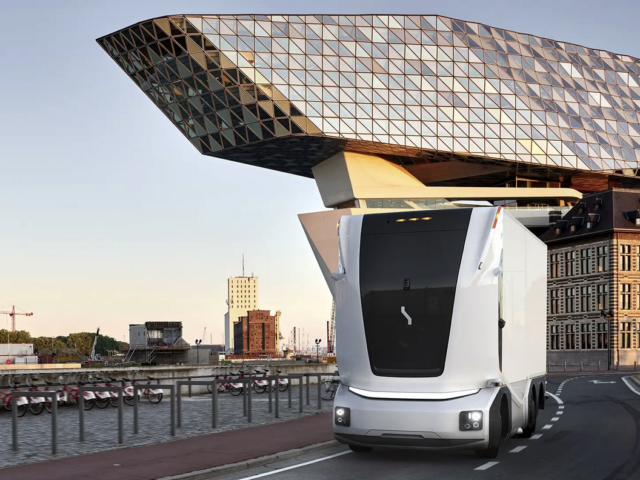 Swedish Einride launches in Benelux with e-trucks for AB InBev